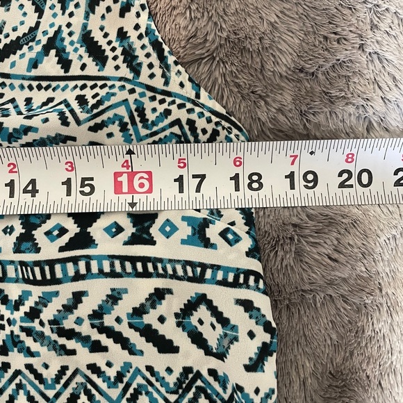 Aztec Print Sleeveless Top - Picture 4 of 7
